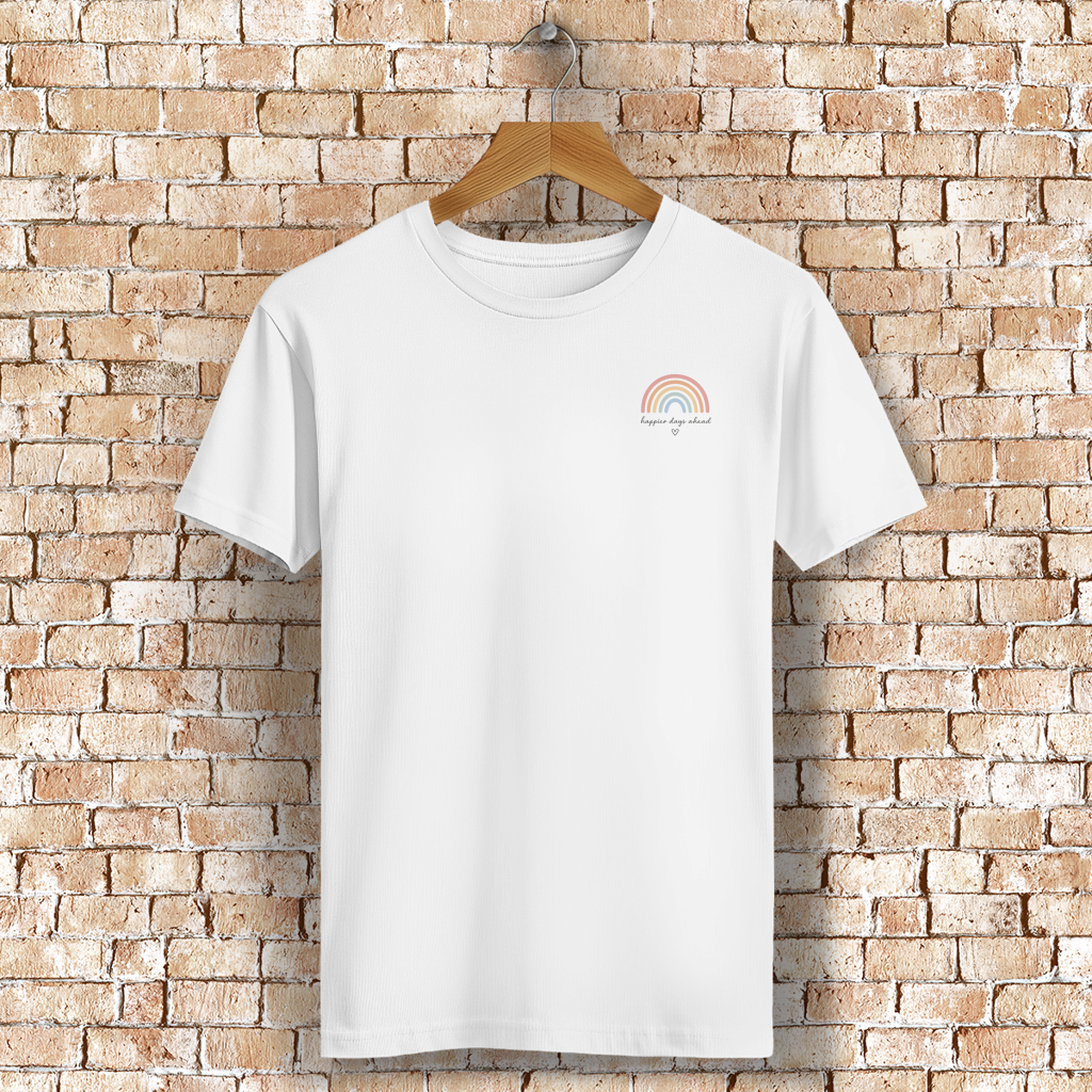 ST/ST Rocker T-Shirt „Happier Days Ahead“ – Bio Baumwolle Shirt mit Rainbow Design & Positive Vibes