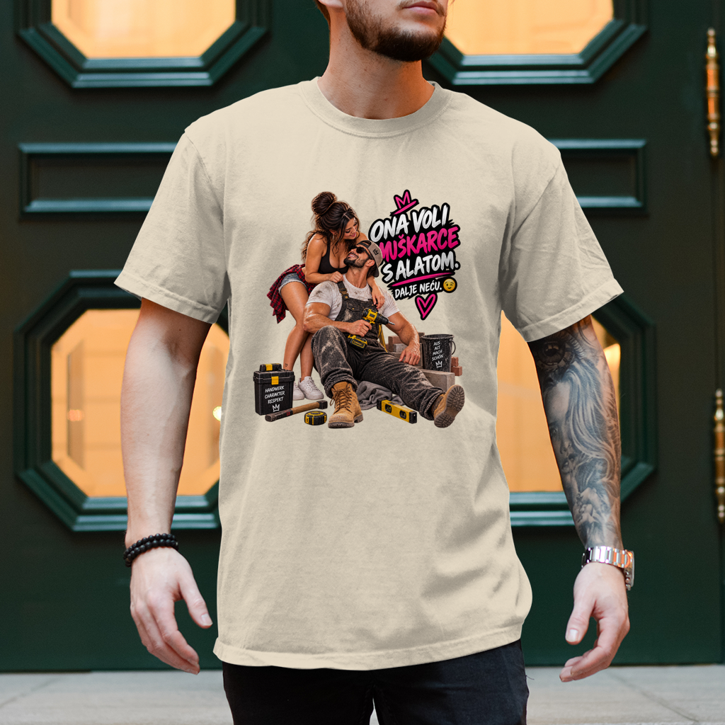 Herren T-Shirt Bauarbeiter – Ona voli muškarce s alatom
