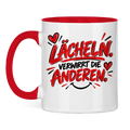 Tasse „Lächeln verwirrt die anderen“ – Lustige Spruchtasse mit Humor