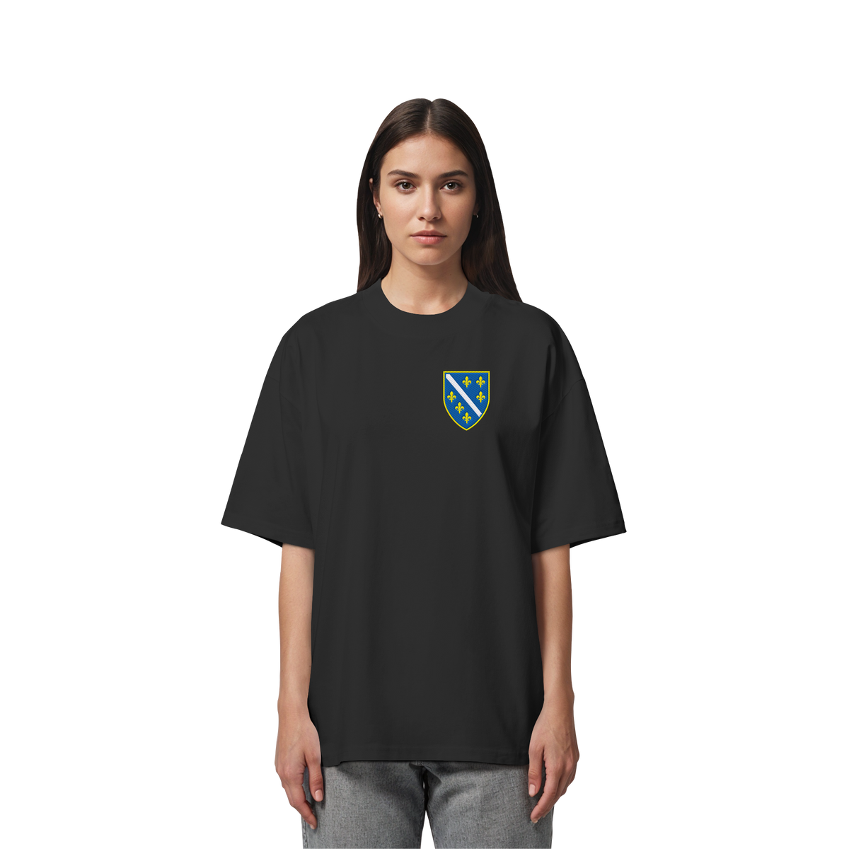 Bosnisches Wappen – Heimatliebe mit Stolz | Premium Stickerei - Organic Oversize Shirt
